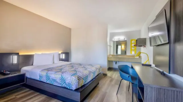 Motel 6 Chicago, IL - Halsted