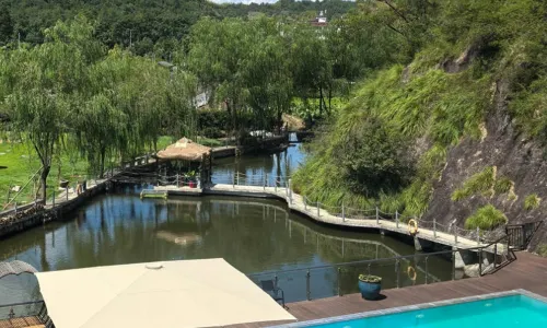 DI HU YUE SHE light luxury hotel