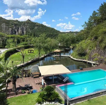 DI HU YUE SHE light luxury hotel