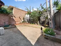 North Shore Spacious 2BR Home in Cremorne - Holiday Home Hotels in Cremorne