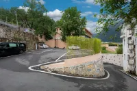 Stone Haven· Zhangjiajie National Forest Cave Homestay - parking