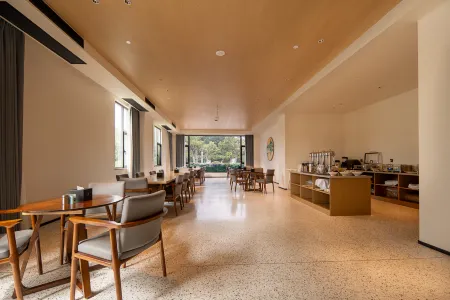 Gangbozhijia Theme Hotel Отели рядом с достопримечательностью «Dafenggang Ocean World»