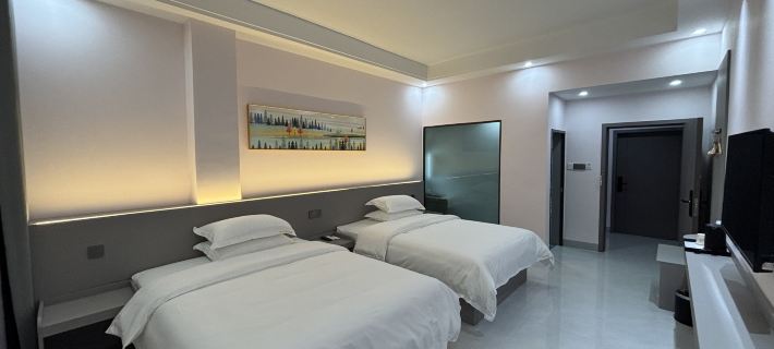 Golden Dawanqu Hotel (Fengshan Bus Terminal) Hotels in Fengshan County