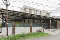 RedDoorz @ Ngagel Jaya Surabaya Hoteller i Pucang Sewu