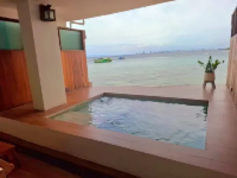 อกินะบีช รีสอร์ท เกาะล้าน