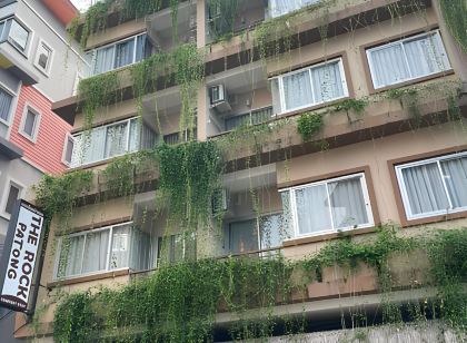 The Rock Patong 舒適住宿