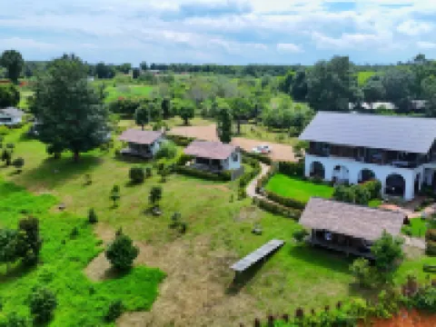 ยูโทปัวว์ รีสอร์ท โรงแรมในอำเภอ ปัว