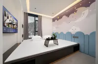 Xuexiang Ruixue Yunting Hotel