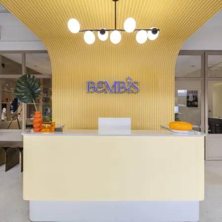 Bembis Hotel (Charoenakorn 10) Отели рядом с достопримечательностью «Пирс Си-Пхрая»