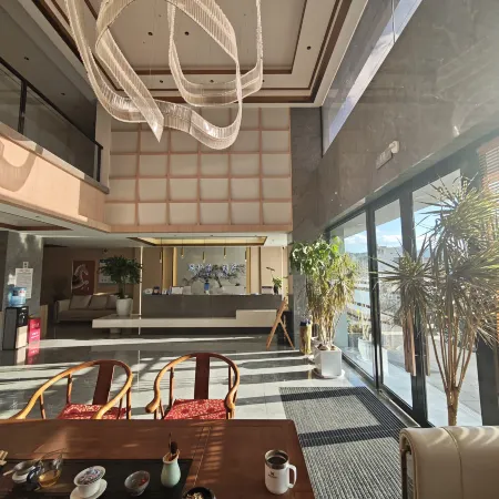 Sinya Hotel (Dali Bohai Park High-speed Railway Station)