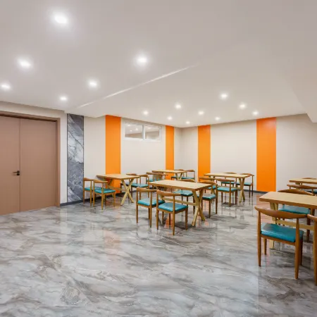 Liaoyang Zhuoyue Hotel