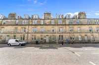DUPLEX - 5 Bed Rooms, Amazing Views, Fully Equipped, Free Parking - Condos