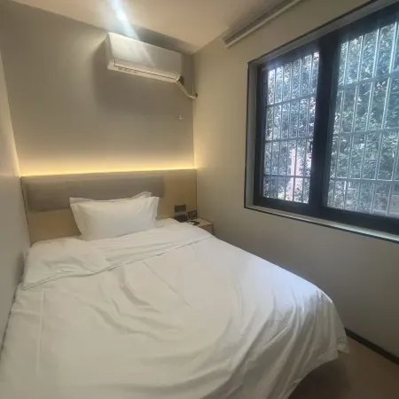 Kaiman Hotel (HangzhouWest Lake Southern Song Imperial Street)