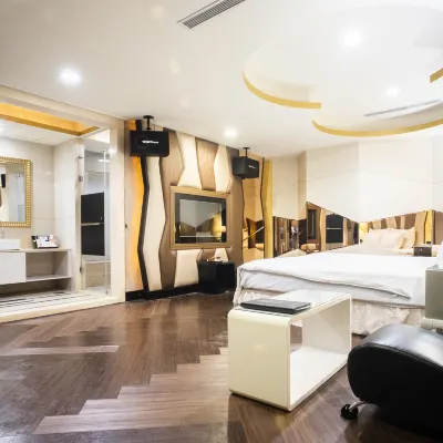 Discovery Motel (Yanping branch) Các khách sạn gần Ga Trùng Dương