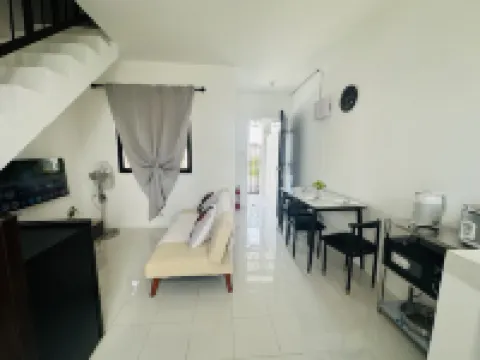 Near Clark Airport 2BR Townhouse | Fast WIFI