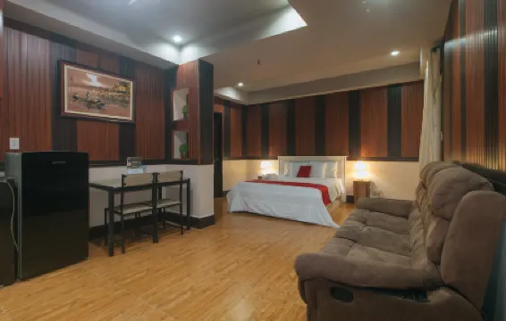 RedDoorz Plus @ Canley Residential