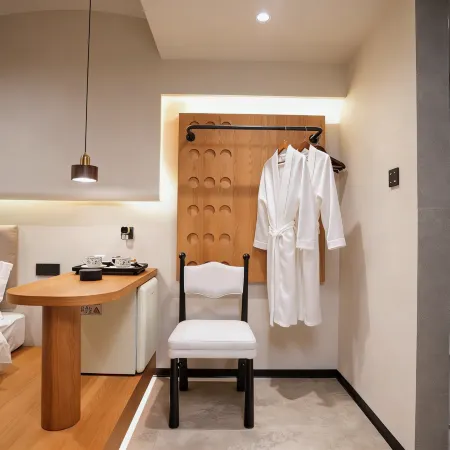 Zhina South China Sea View Hotel (Lingshui Nanwan Monkey Island Branch)