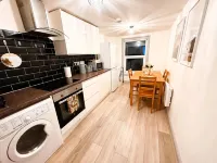 Exclusive 2 bedroom House in the Heart of Reading! - مطابخ