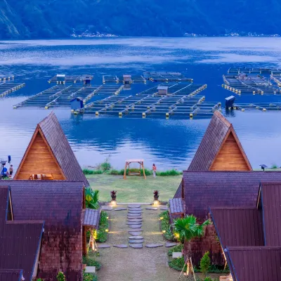德維塔西金塔馬尼 - 小屋和別墅 巴图尔湖附近的飯店