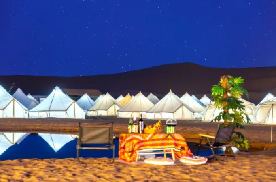 Weipan · Helanli Desert Resort & Guesthouse のホテル