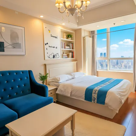 Cloud top Clear Clouds · Seaview Boutique Stay (Zhongshan Square Metro Station Branch)