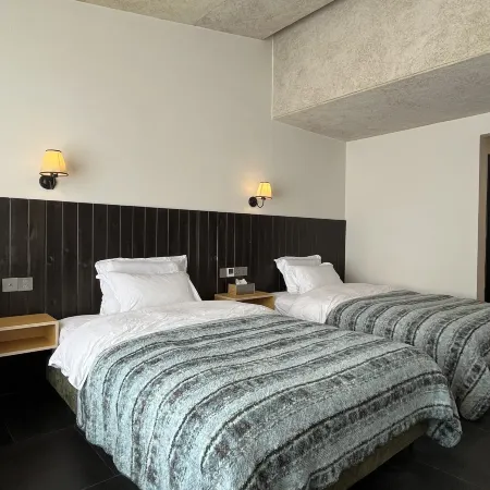 YESTAY Snow Mountain View Hotel