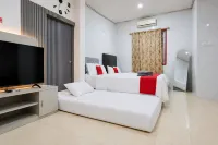 RedDoorz Syariah near Ciledug Station - Bintang 2
