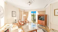 Imperial Hotel Gold Coast - Balcony