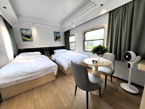 Cunchao Train Theme Hotel - 3-Star