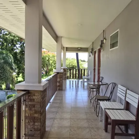 Laem Thaen Guesthouse Bangsaen-Angsila Road