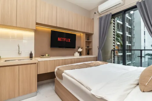 Pool view studio-Sky House BSD near AEON & ICE- L3 - balcony
