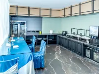 Hongrui Hotel - parking