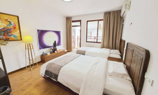 Shifangyuan Holiday Homestay (Taohuajiang Branch, Reed Flute Cave Scenic Area, Guilin)