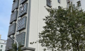 Berlin Apartment (Zhanjiang Mazhang Station Shop)