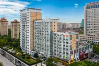 QX Chinese-style Hotel (Haining Intime City) Hotel dekat Hall of Heavenly Kings (Xiaxi Road)