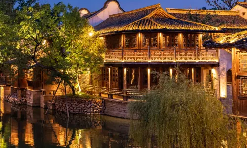 Puyuan fashion ancient town theme inn