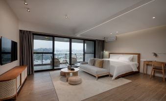Emeishan Gaoqiao Li  Hentique Pinecone Hotel