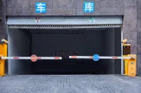 Vienna Hotel (Chongqing Yunyang Binjiang Park City Square Hotel) - parking