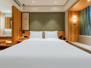Zhanghe Hotel (Hohhot Railway Station Hailiang Square)