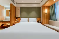 Zhanghe Hotel (Hohhot Railway Station Hailiang Square)