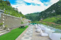 Moc Chau Island Mountain Park & Resort Hotels in Mộc Châu District