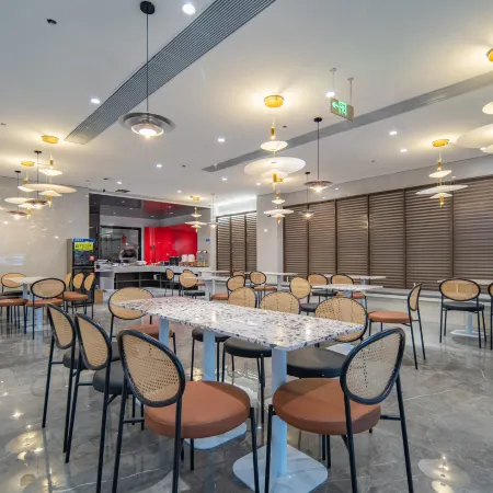 Gray Whale International Hotel (Longquan Branch)