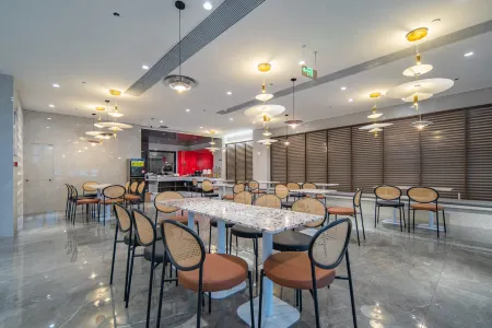 Gray Whale International Hotel (Longquan Branch)