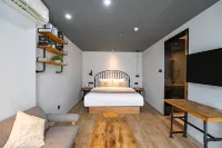 Meirui Hotel (Beiliu Central Plaza Bus Terminal)