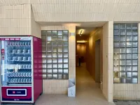And Parallel Travel · Girls' Single-family Youth Hostel (Haizhu Square Subway Station)