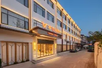 維也納飯店（張家界國家森林公園核心景區店） 溪布老街景區營銷中心附近的飯店