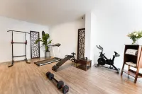 Zhen Shan Xi She · Bo Xin Yun Ju (Jiuzhai Valley Tourist Center Store) - Gym