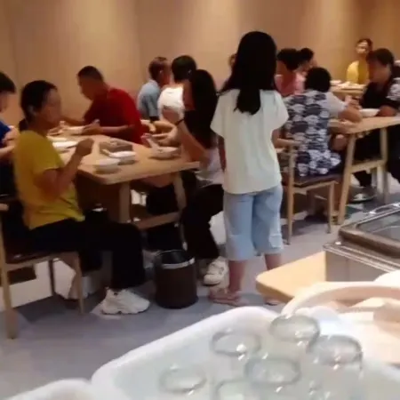 Wanzai Mingfeng International Hotel