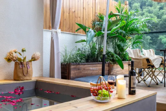 Southern Sichuan Bamboo Sea Yun Ying Gu · Private Hot Spring Homestay