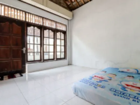 Griya Erlangga Homestay Hotels in Pajangan